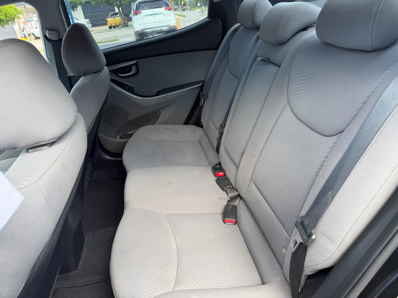 Hyundai Elantra SE 6AT 2015