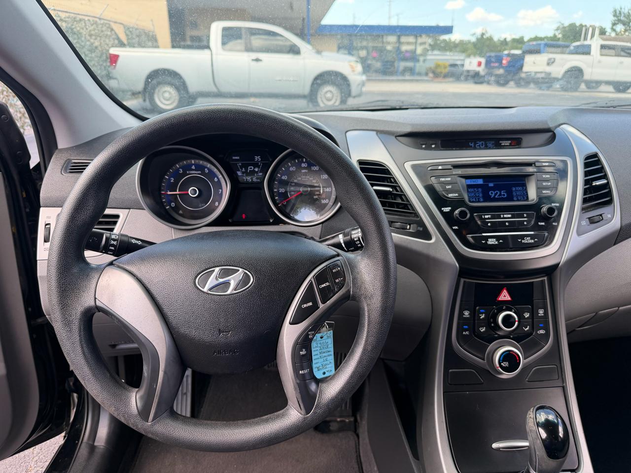 Hyundai Elantra SE 6AT 2015