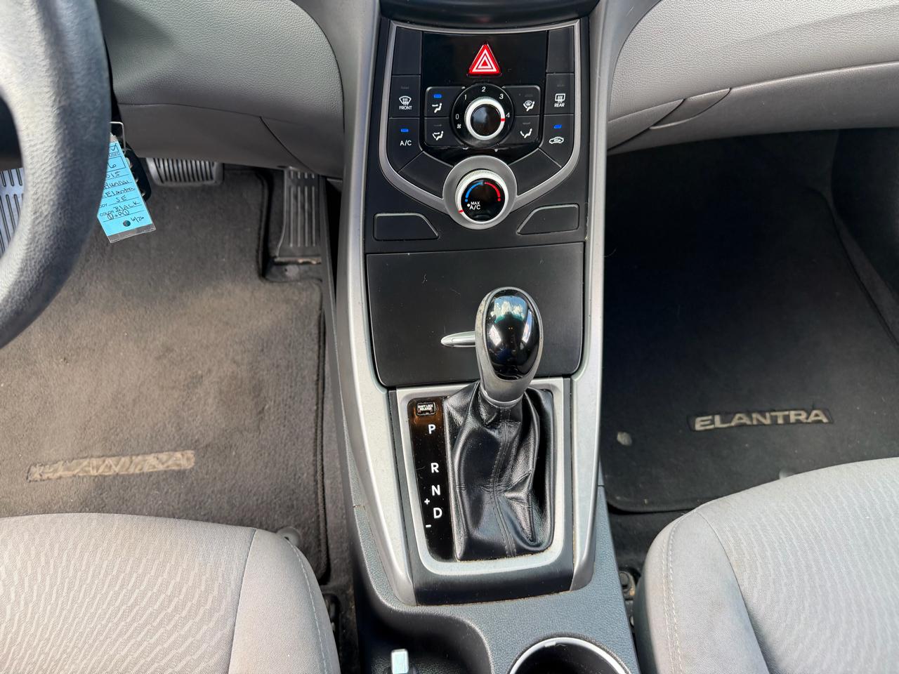 Hyundai Elantra SE 6AT 2015