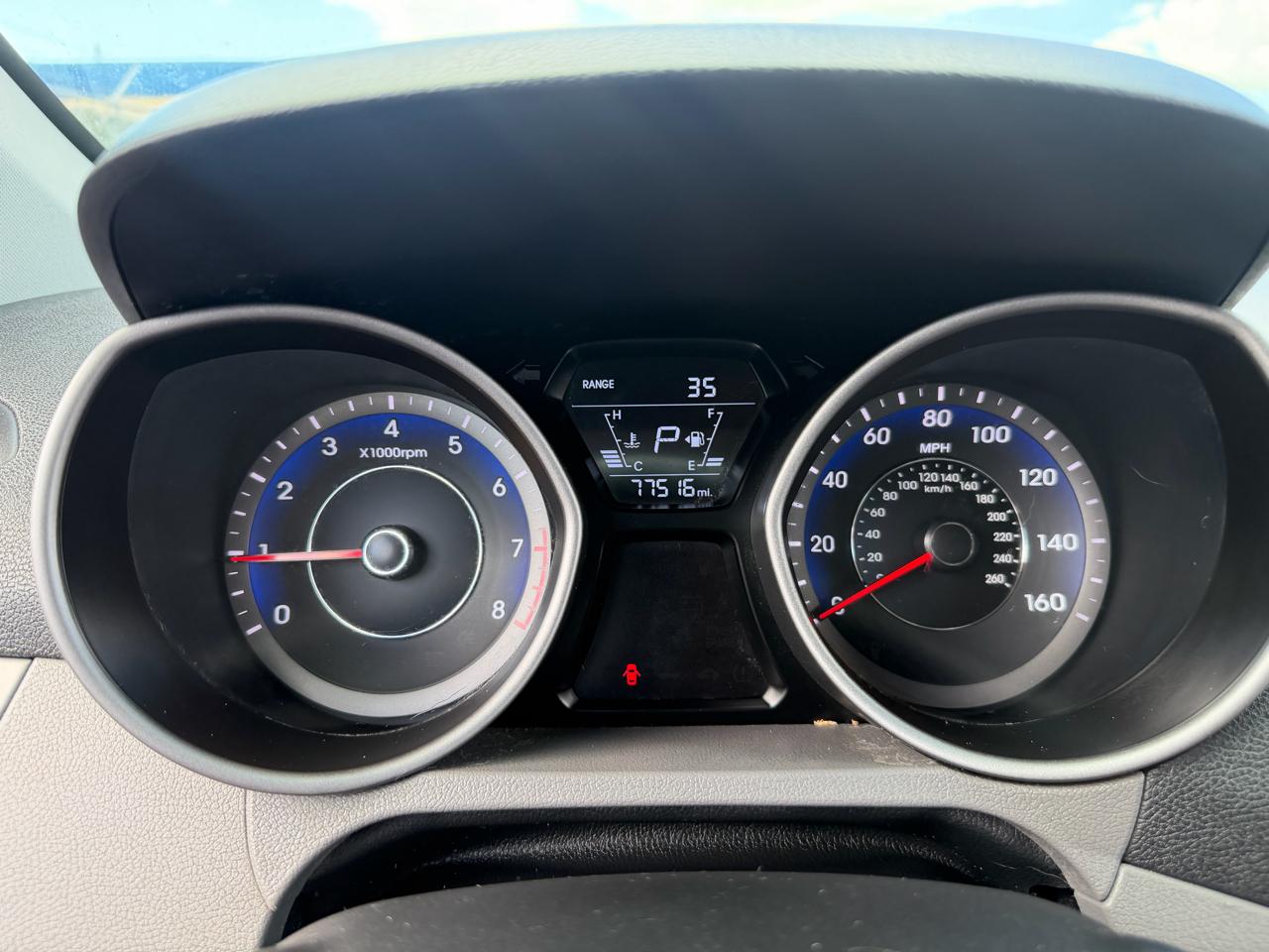 Hyundai Elantra SE 6AT 2015