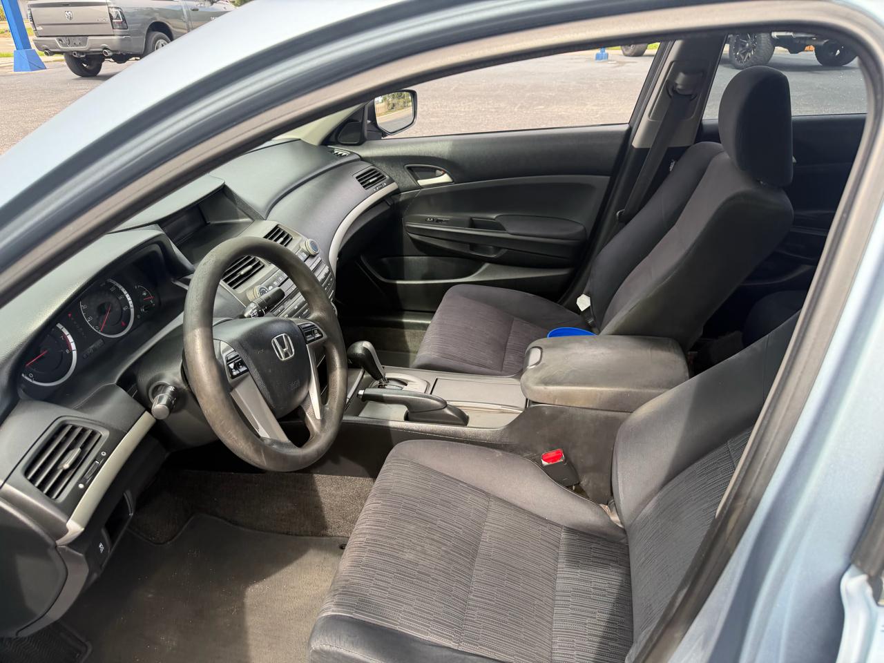 Honda Accord LX sedan AT 2012