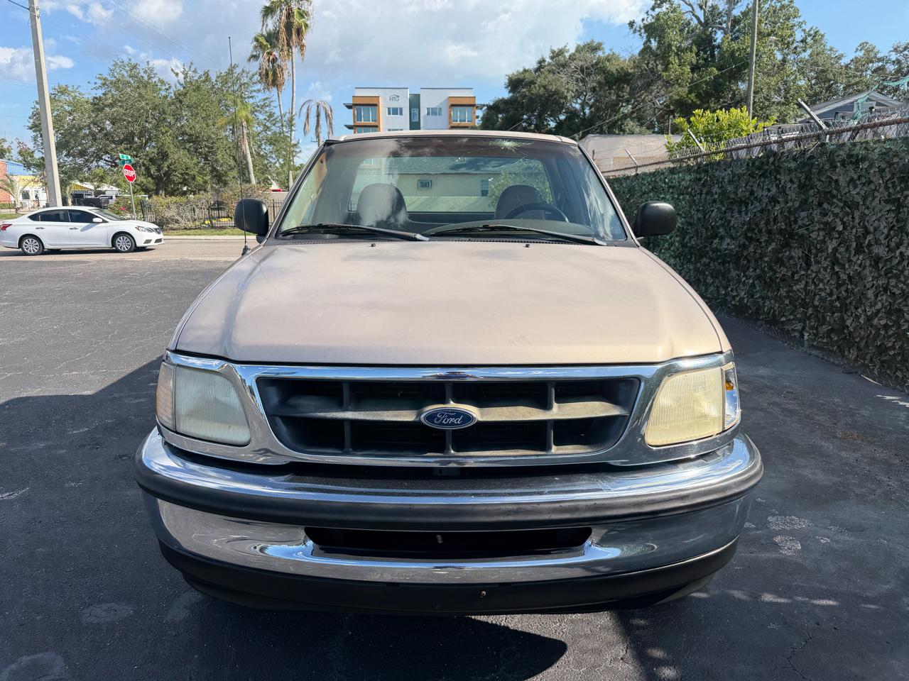 Ford F-150 XL Reg. Cab Short Bed 2WD 1998