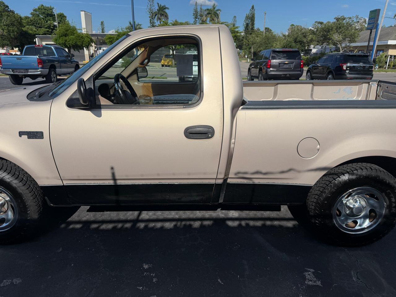 Ford F-150 XL Reg. Cab Short Bed 2WD 1998