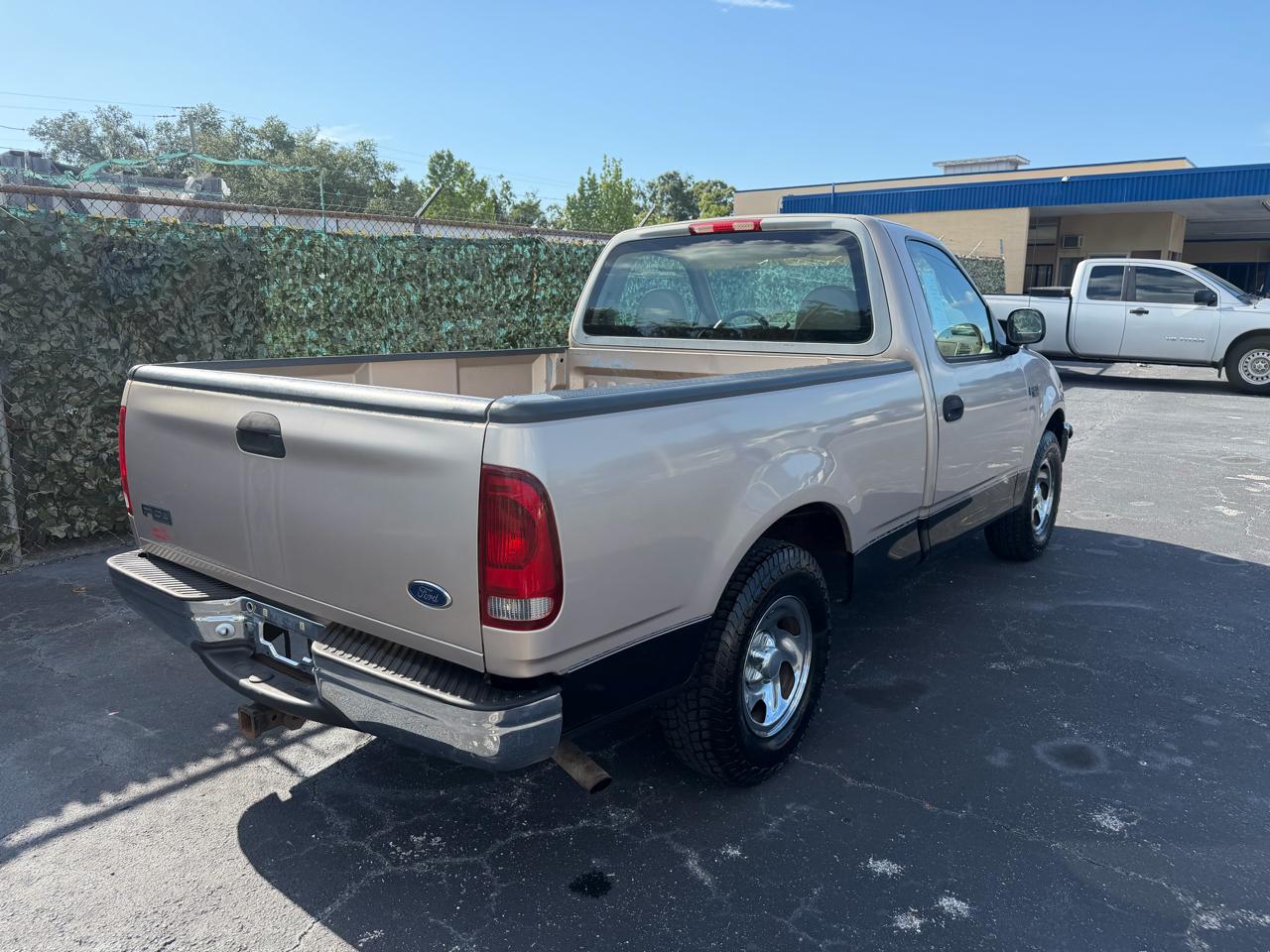 Ford F-150 XL Reg. Cab Short Bed 2WD 1998