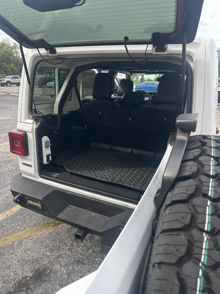 Jeep Wrangler photo 23