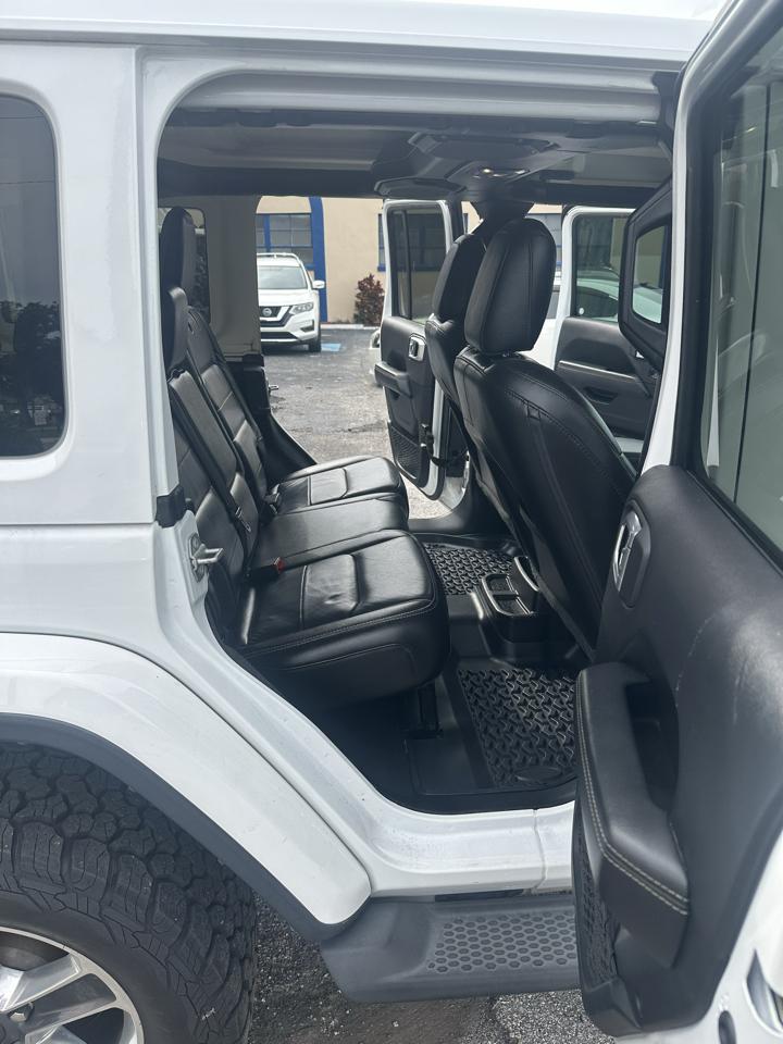Jeep Wrangler photo 24