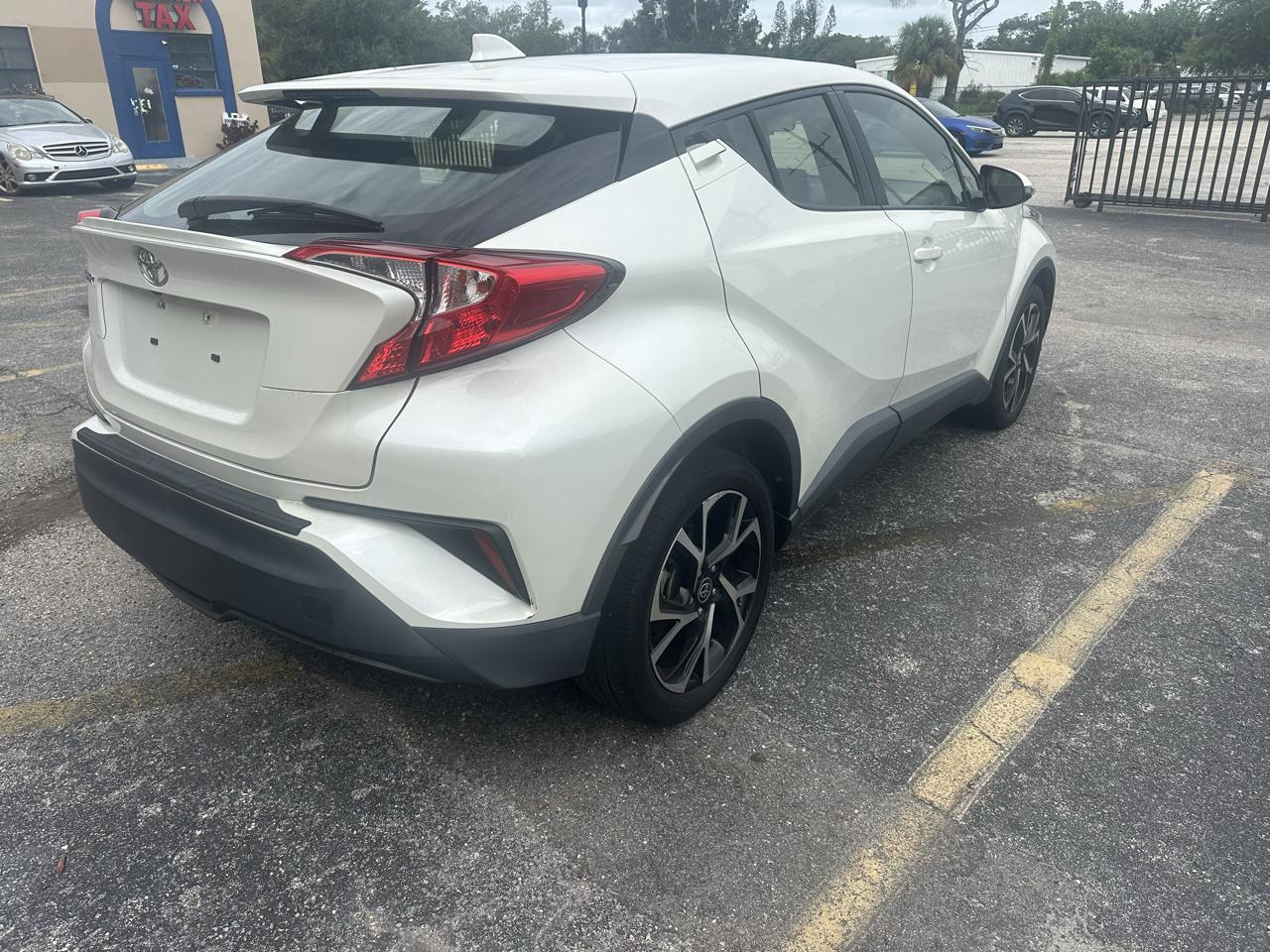 Toyota C-HR photo 4