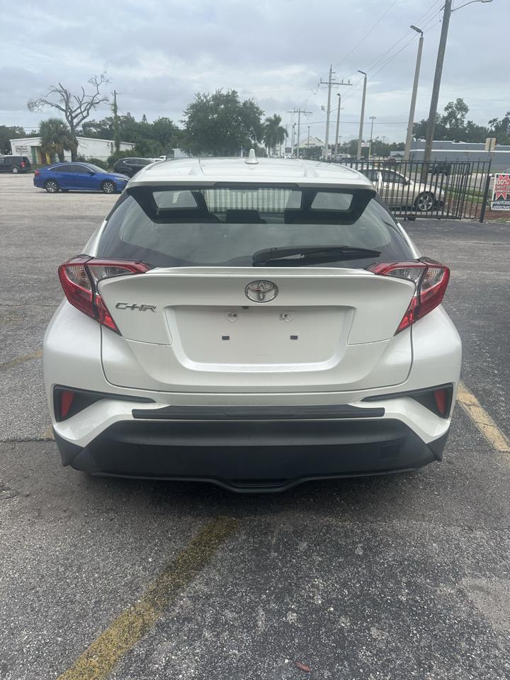 Toyota C-HR photo 7