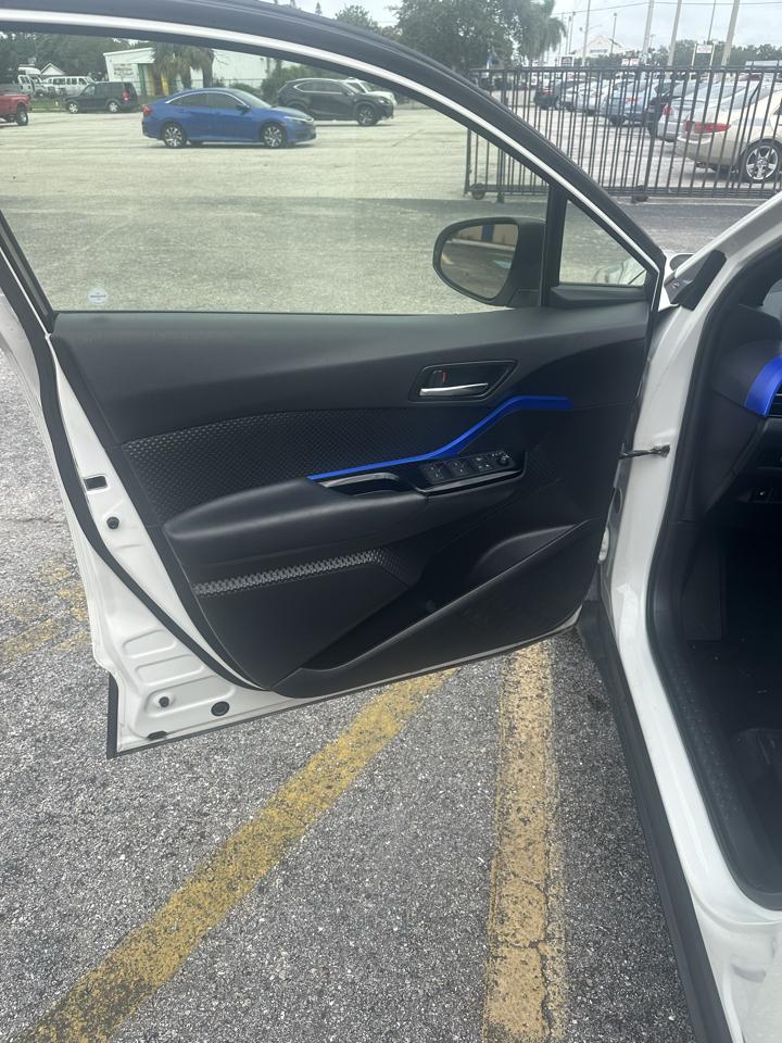 Toyota C-HR photo 10