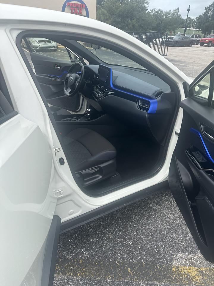 Toyota C-HR photo 17