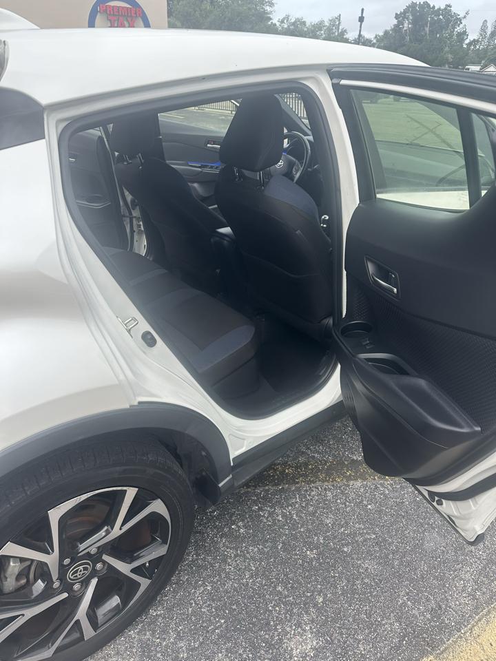 Toyota C-HR photo 18