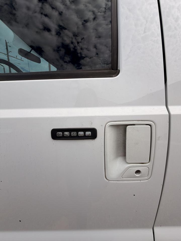 Ford F-350 photo 4