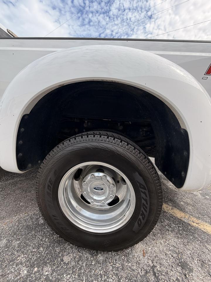 Ford F-350 photo 9