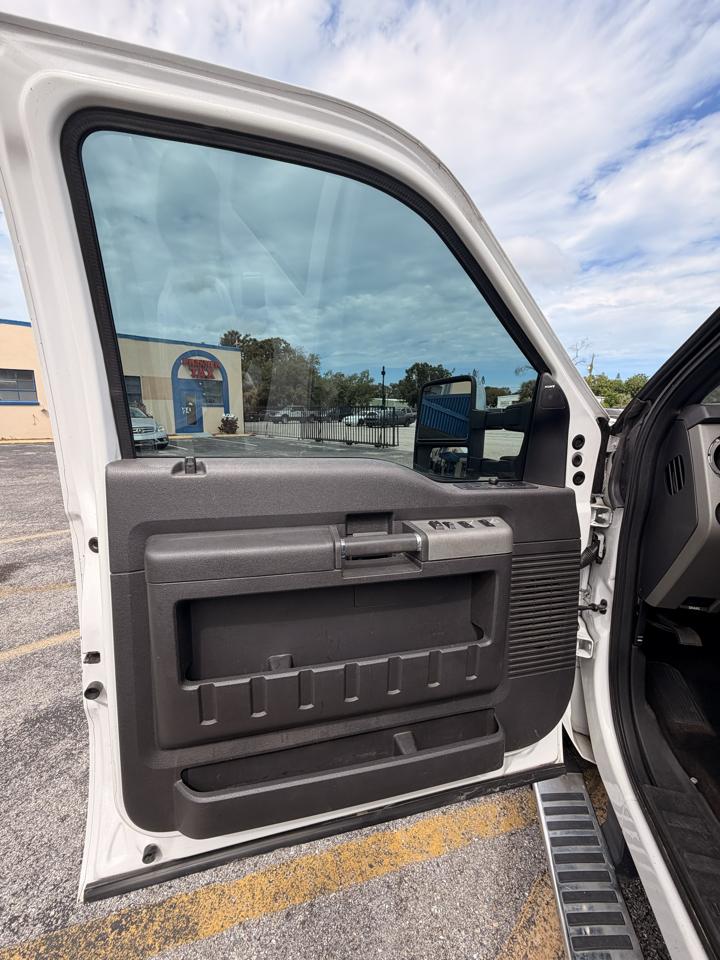 Ford F-350 photo 19