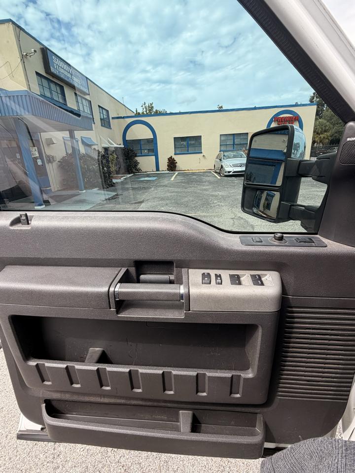 Ford F-350 photo 21