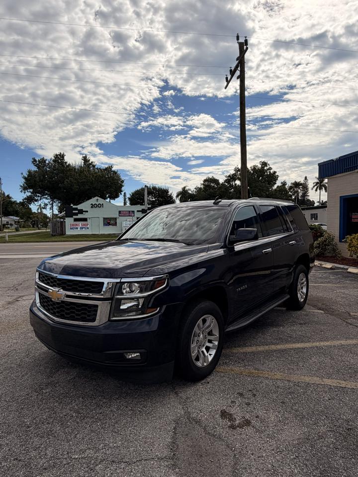 Chevrolet Tahoe photo 2