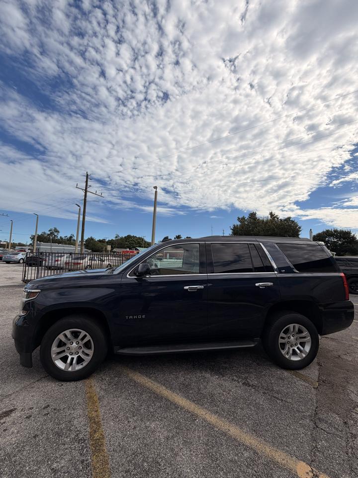 Chevrolet Tahoe photo 3