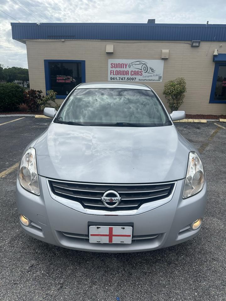 Nissan Altima photo 2