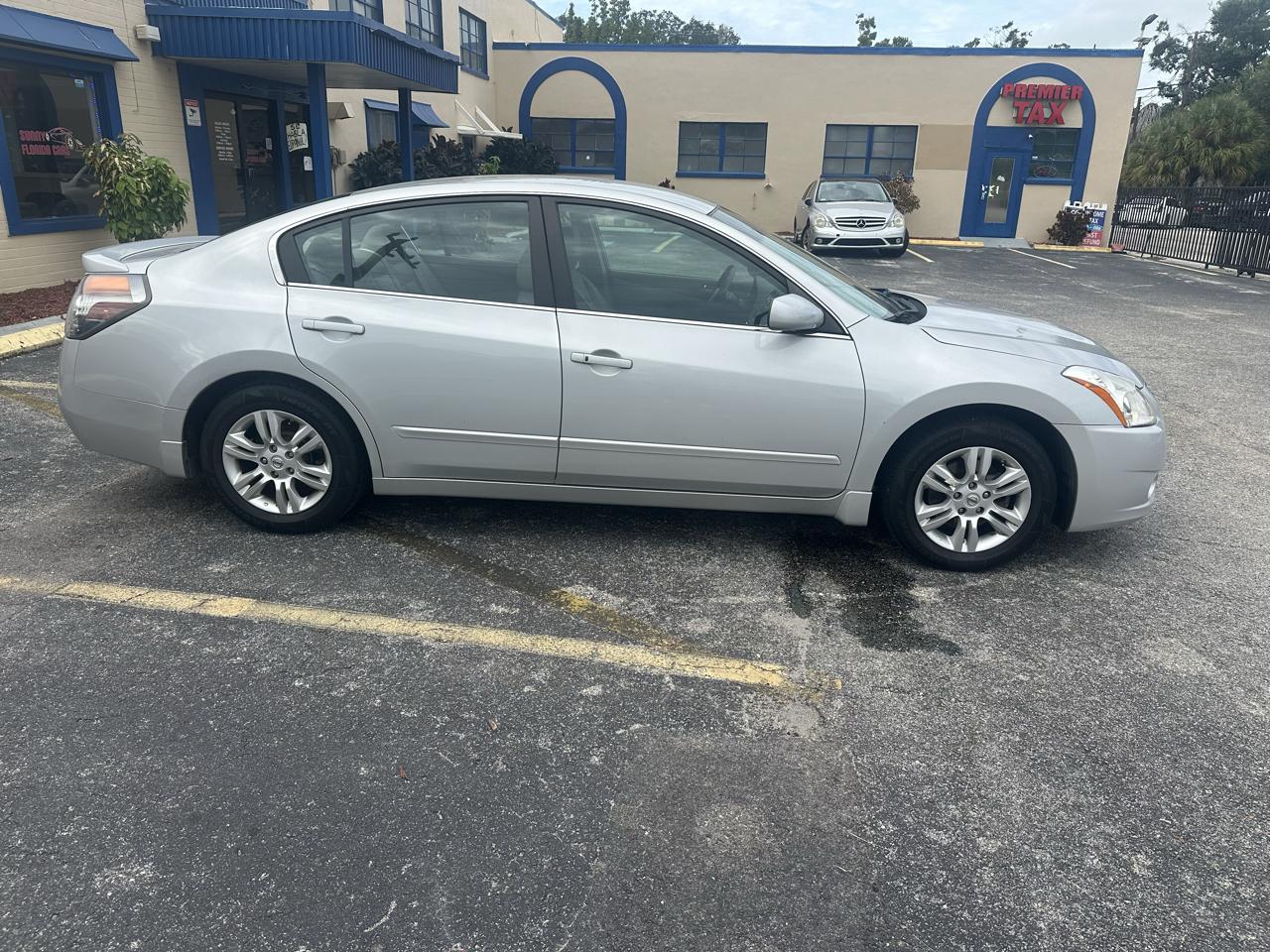 Nissan Altima photo 4