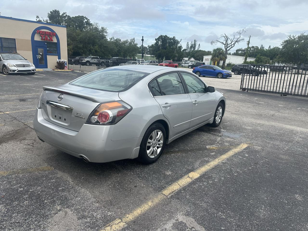 Nissan Altima photo 6