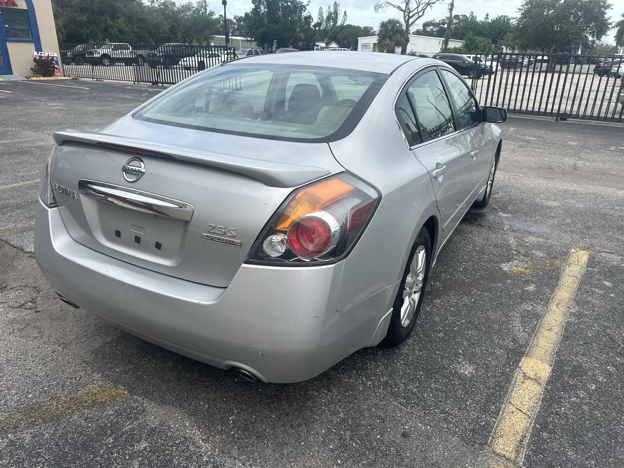 Nissan Altima photo 8