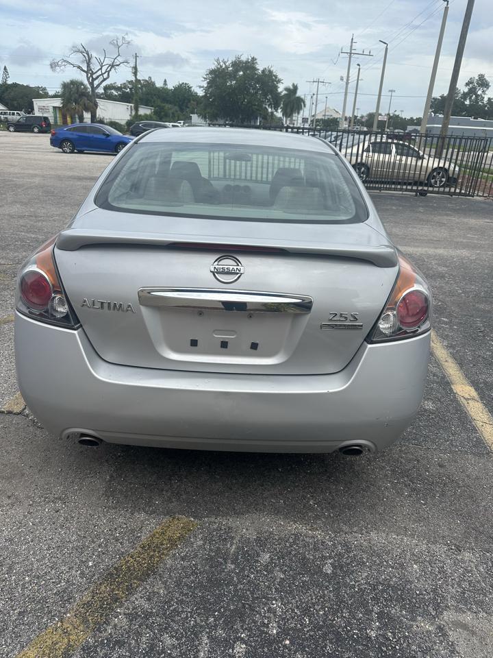 Nissan Altima photo 9
