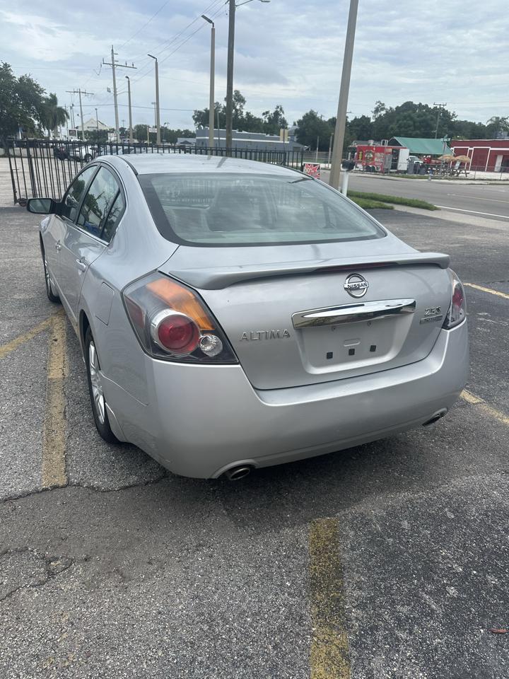Nissan Altima photo 10