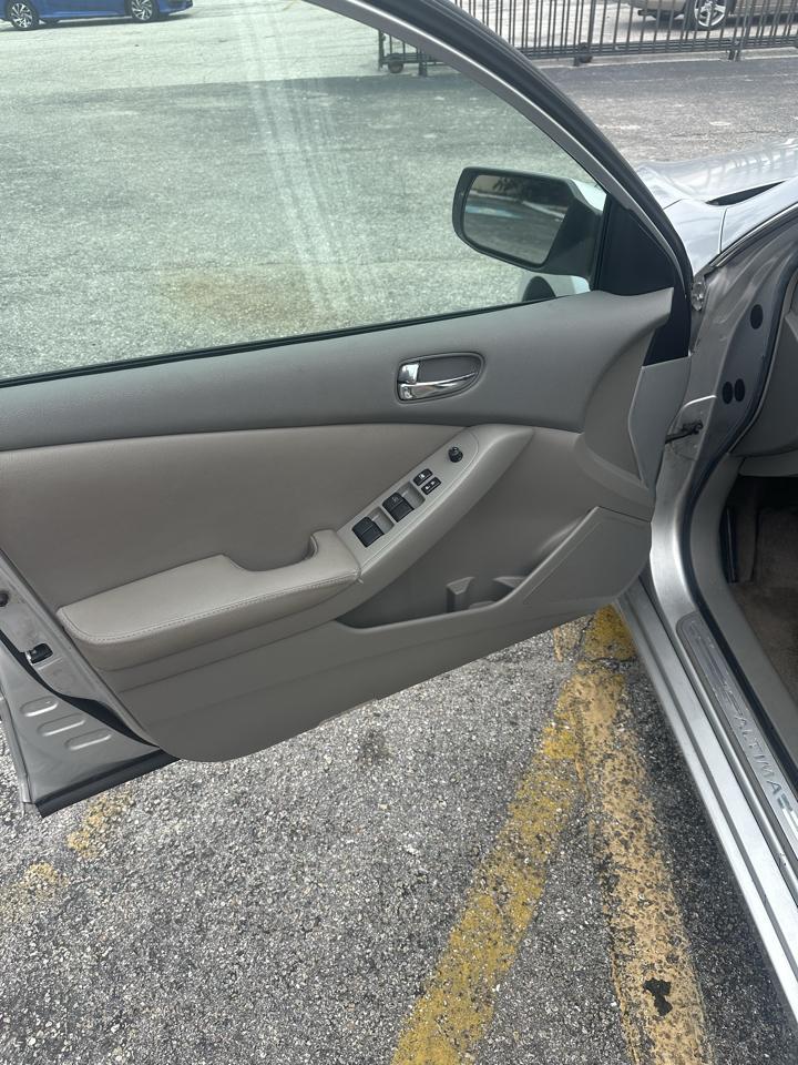 Nissan Altima photo 15