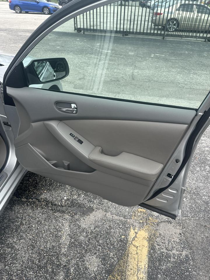 Nissan Altima photo 18