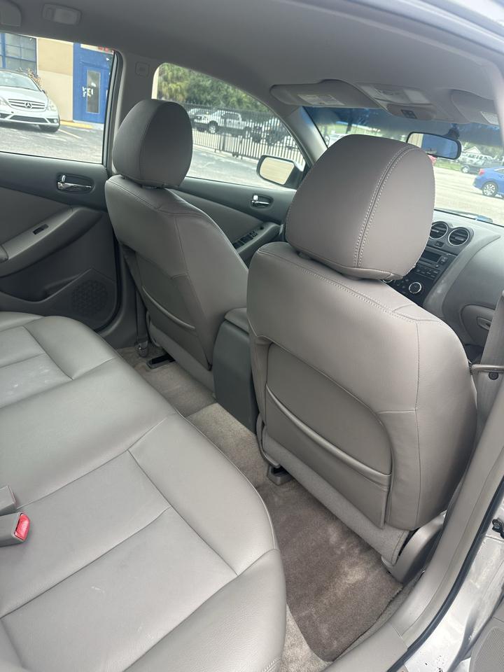 Nissan Altima photo 21