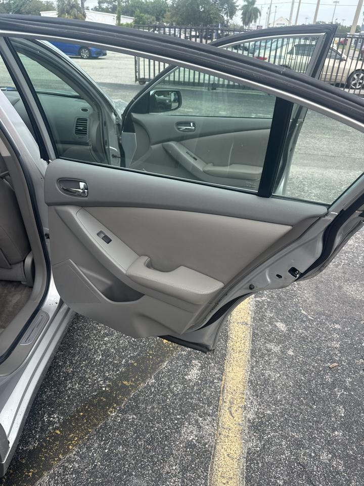 Nissan Altima photo 22