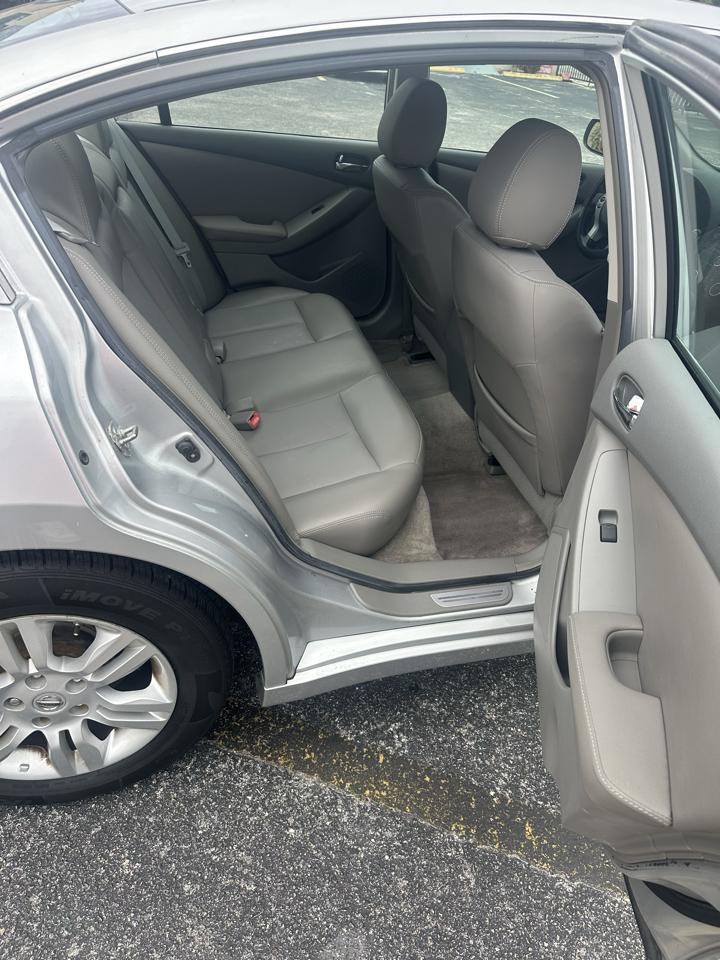 Nissan Altima photo 23