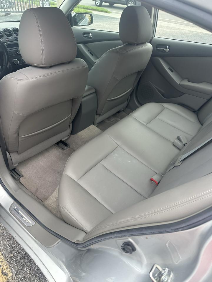 Nissan Altima photo 24