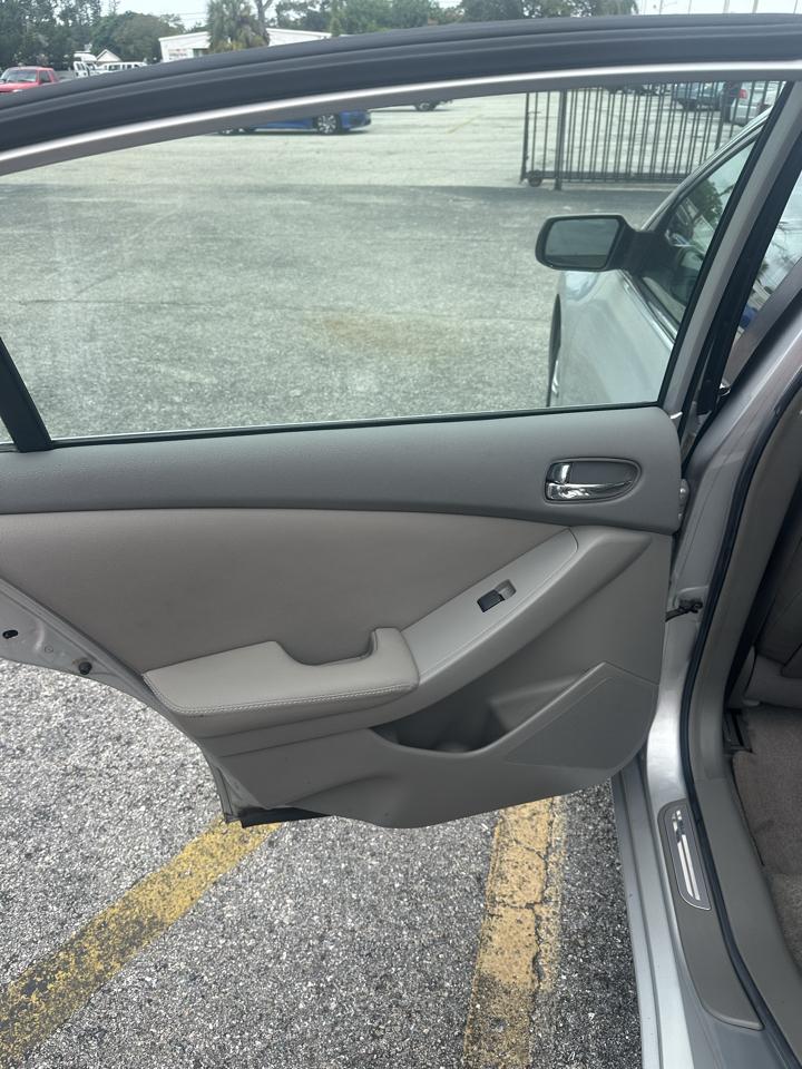 Nissan Altima photo 25