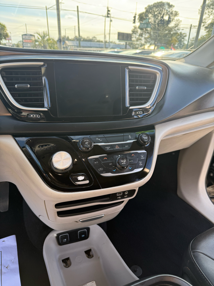 Chrysler Pacifica Touring-L 2017