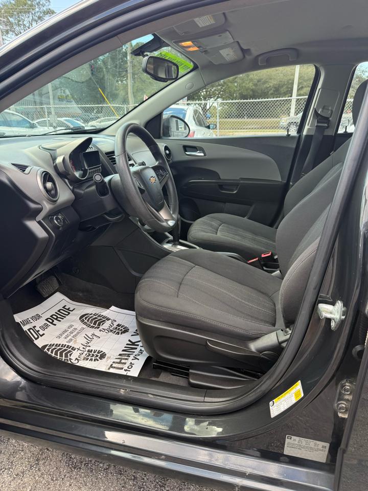 Chevrolet Sonic LT Auto 5-Door 2015