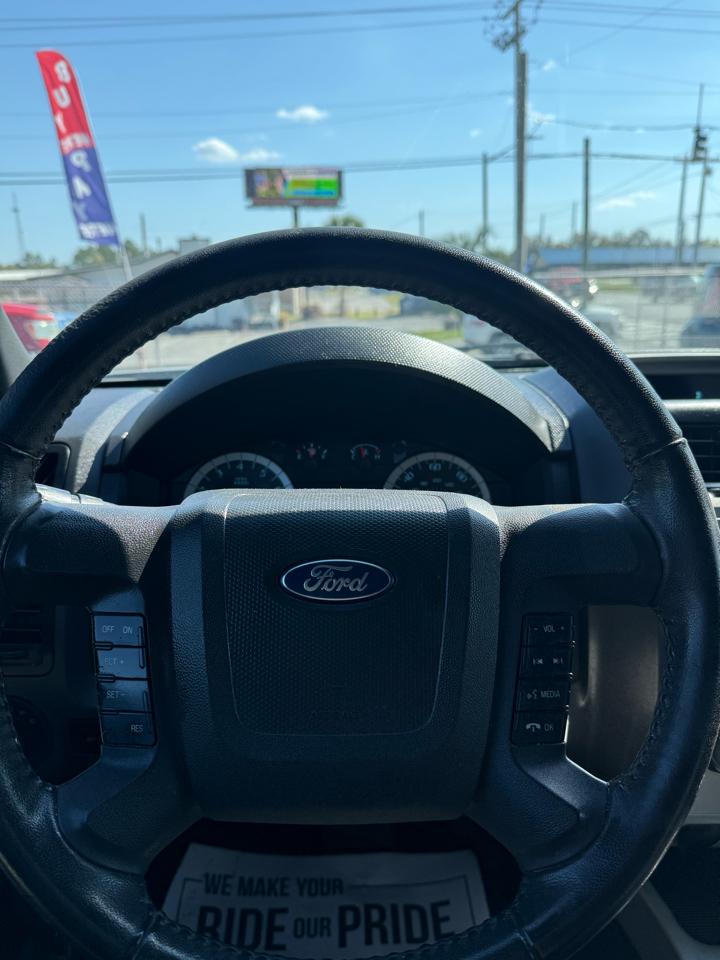 Ford Escape XLT FWD 2011