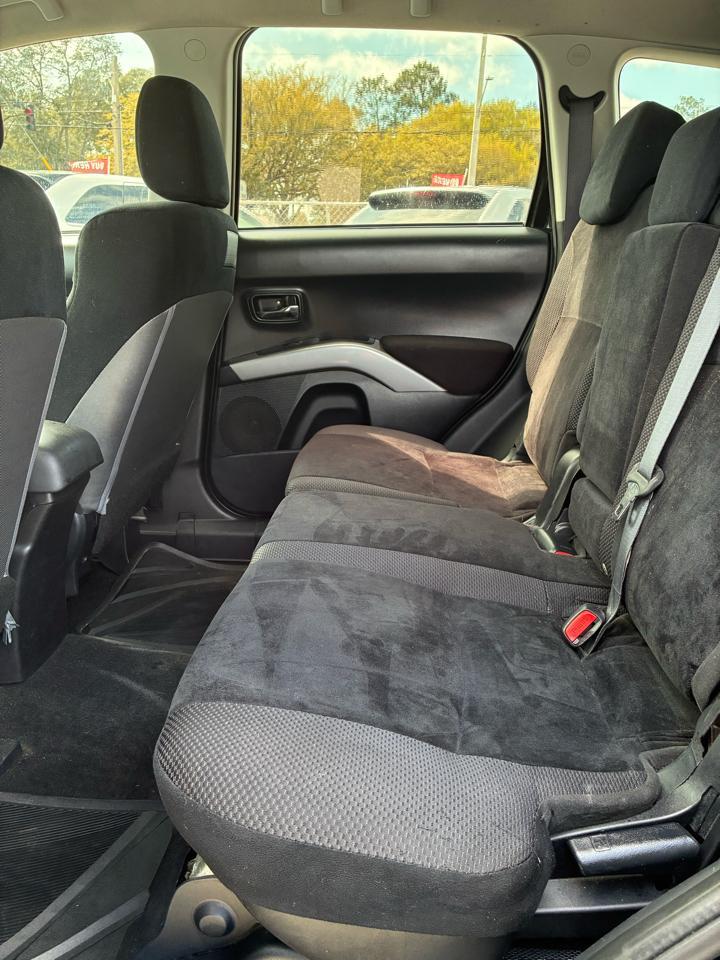 Mitsubishi Outlander ES 2WD 2010