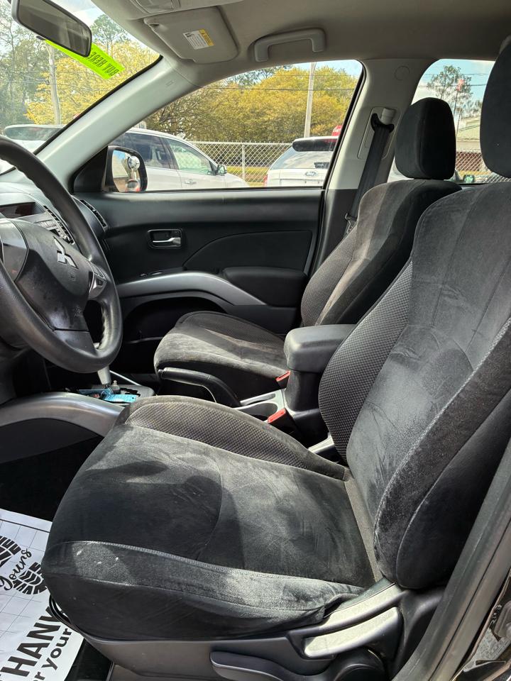 Mitsubishi Outlander ES 2WD 2010