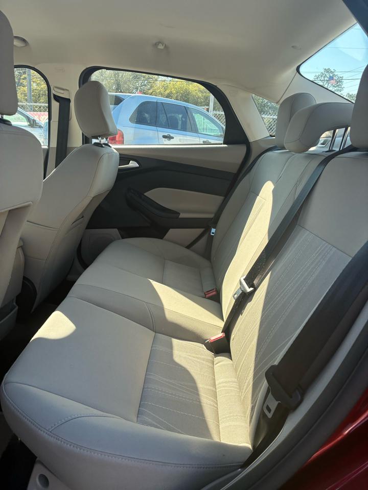 Ford Focus SE Sedan 2017