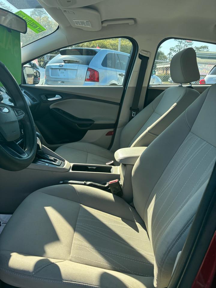 Ford Focus SE Sedan 2017