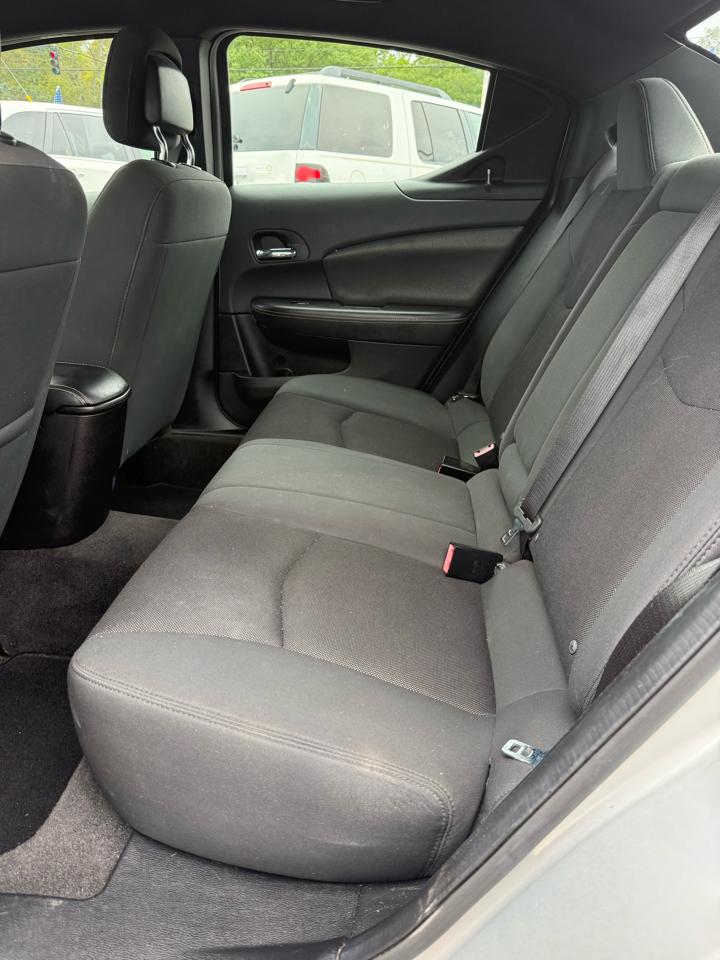 Dodge Avenger Base 2012