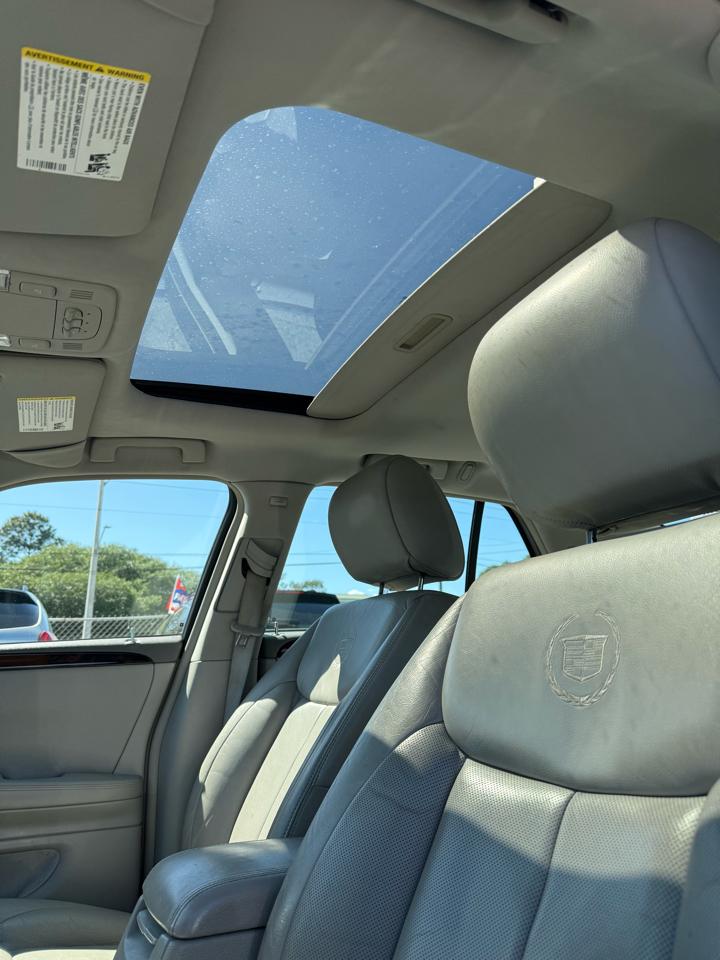 Cadillac DTS Premium w/ Navi 2011