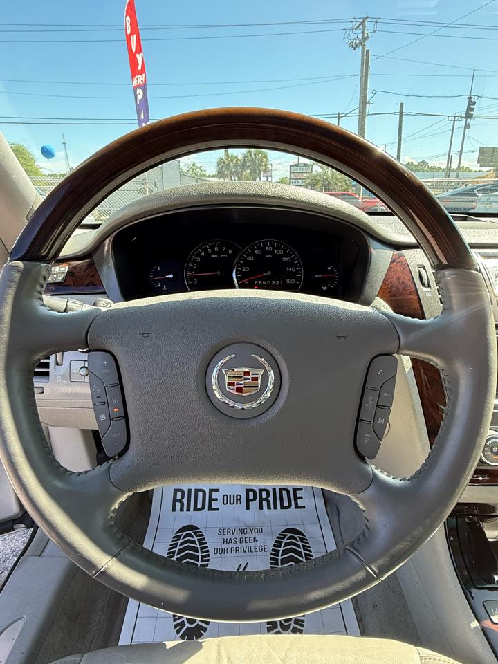 Cadillac DTS Premium w/ Navi 2011