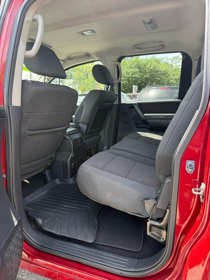 Nissan Titan S Crew Cab 4WD 2013