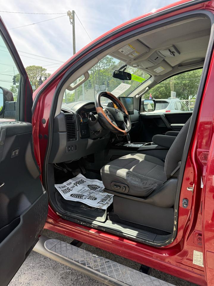Nissan Titan S Crew Cab 4WD 2013