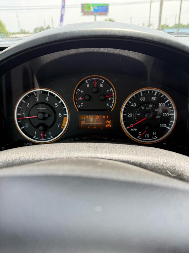 Nissan Titan S Crew Cab 4WD 2013