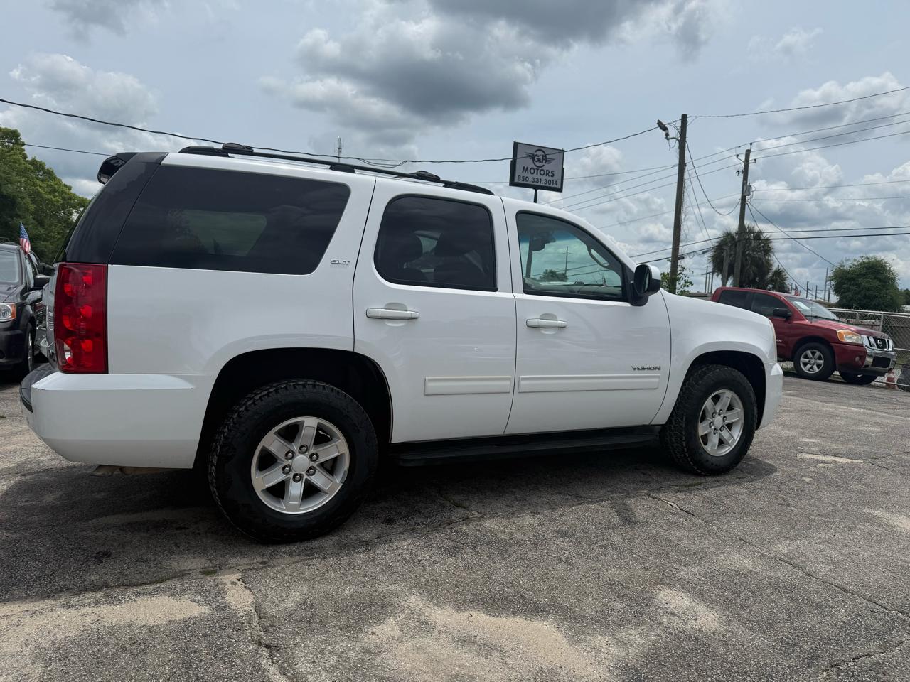 GMC Yukon SLT1 2WD 2011