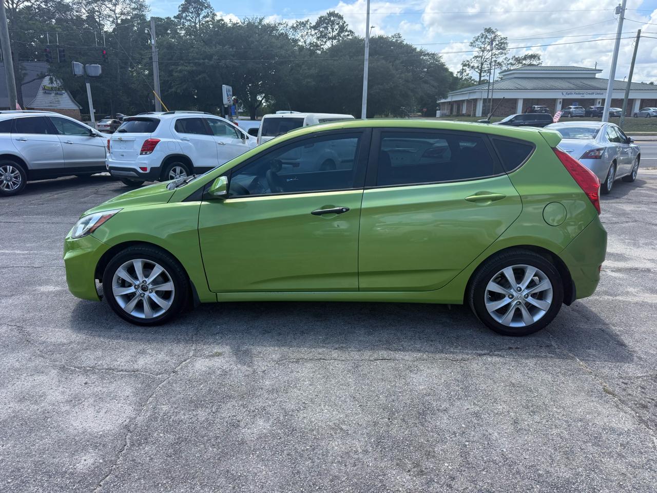 Hyundai Accent SE 5-Door 2013