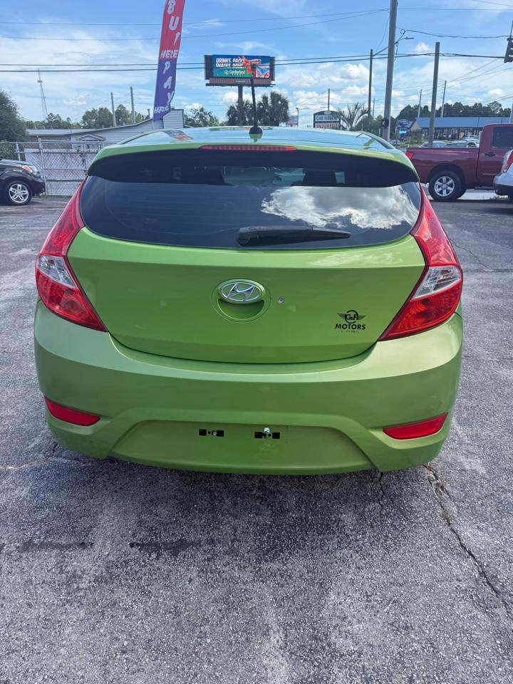 Hyundai Accent SE 5-Door 2013